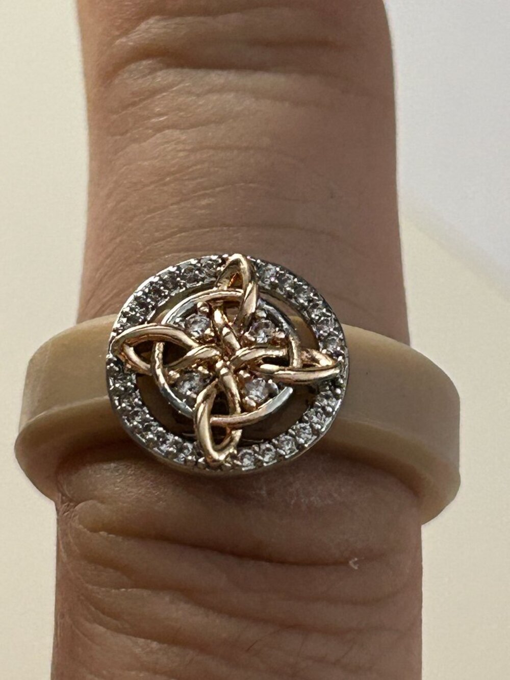 New Celtic Knot Design Women'S Ring, Tan Matte Silicone with Zirconia-Size 8